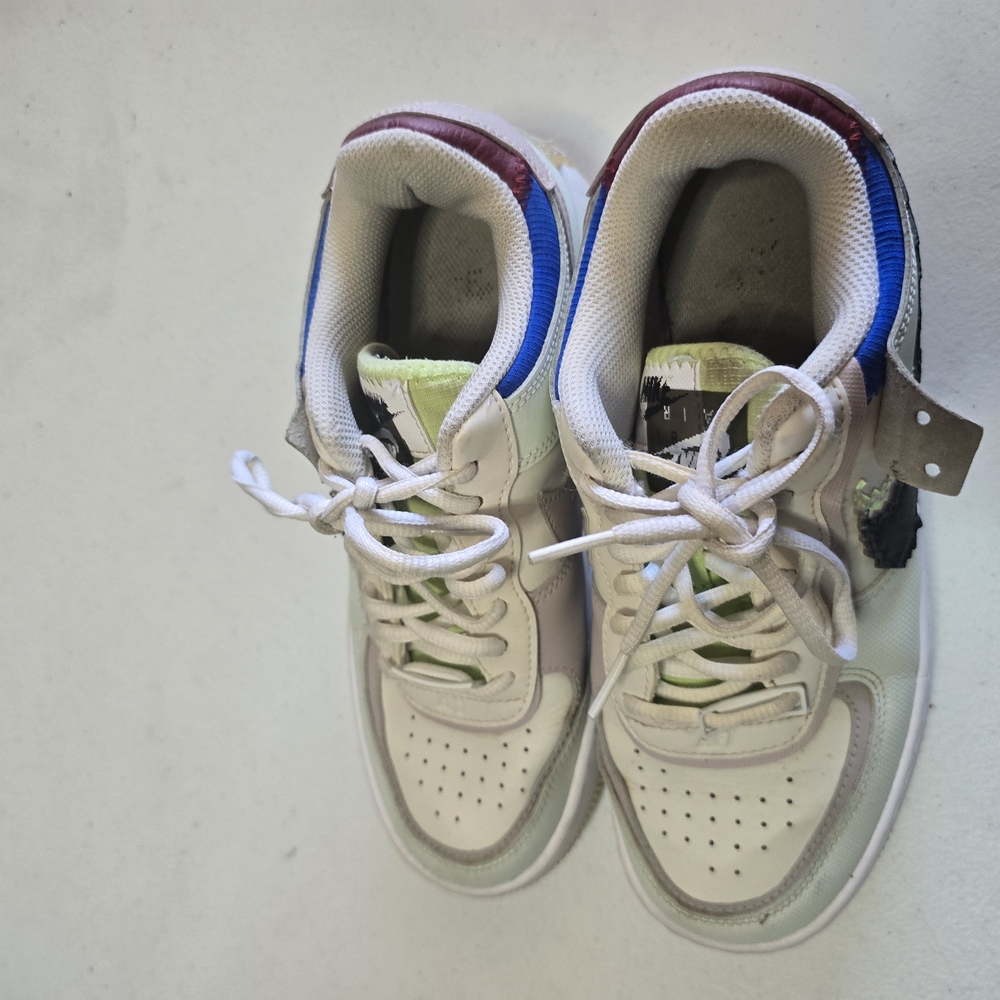 Nike White and Blue Athletic Shoes Breathable Design‎